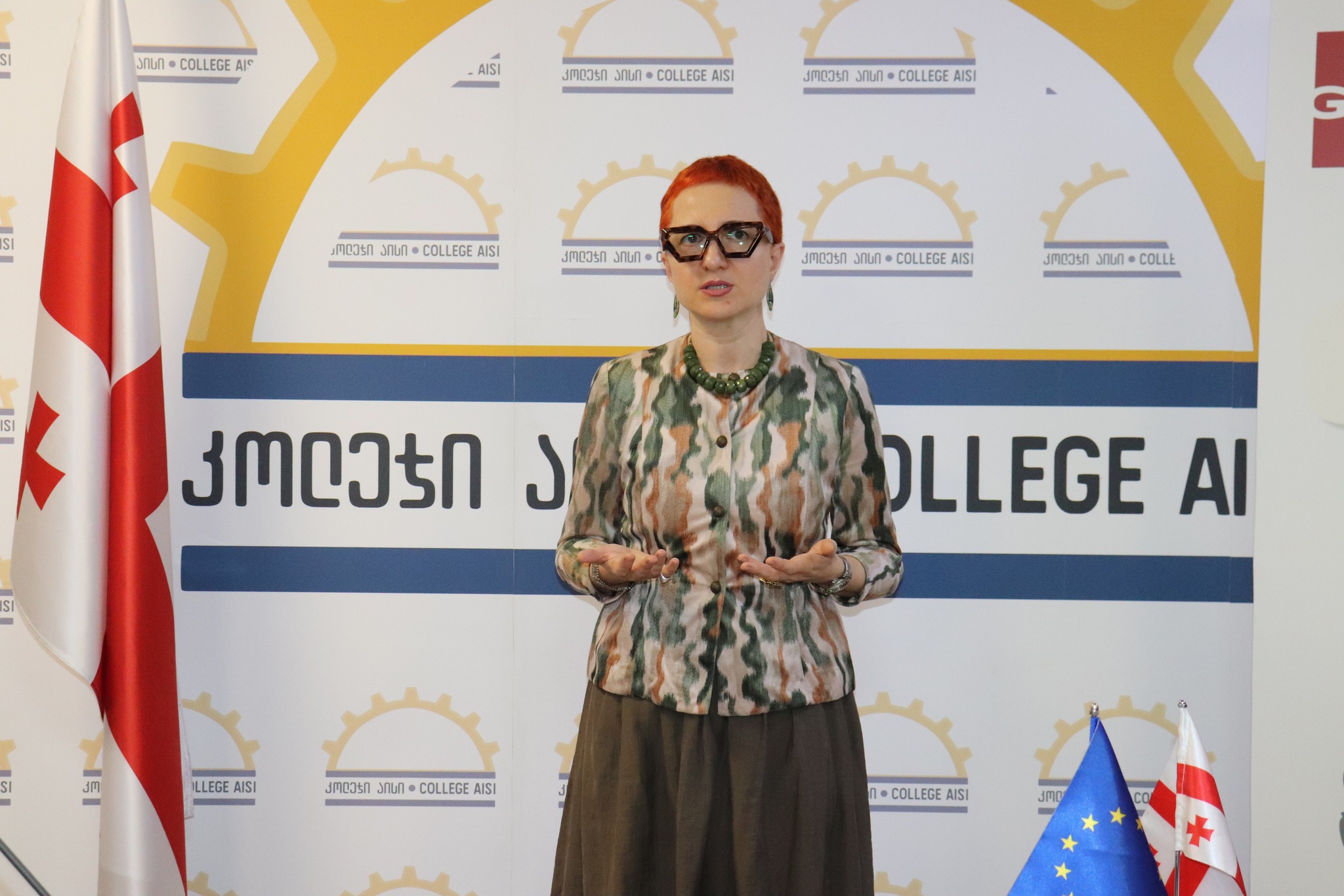 კოლეჯში „აისი“ თინათინ ცერცვაძის საჯარო ლექცია გაიმართა